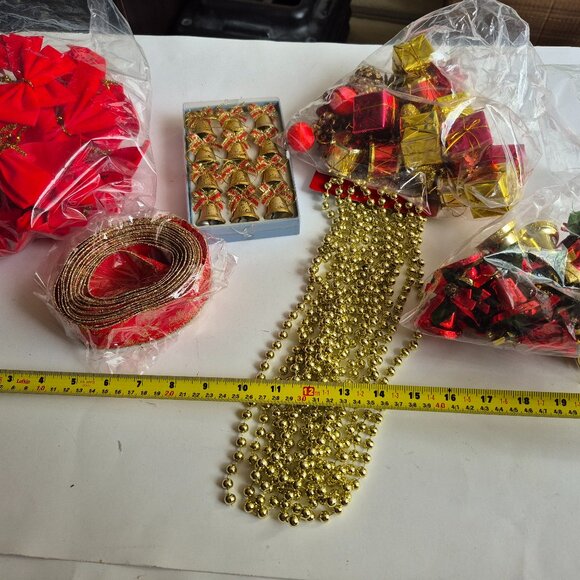 Lot of Red and Gold Christmas Tree Decorations - Picture 8 of 8